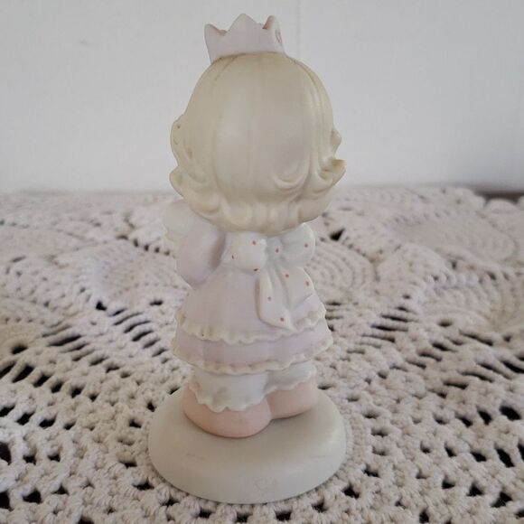 Vtg 1996 Precious Moments Birthday Wishes with Hugs & Kisses Porcelain Figurine - Picture 3 of 6
